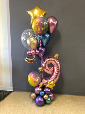 Small Single Number Display with Bouquet